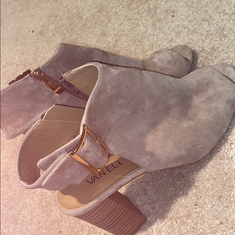 Van Eli Heels